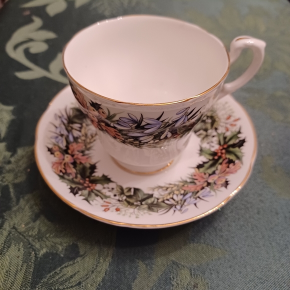 Royal Standard Tea Cup & Saucer - Picture 2 of 7